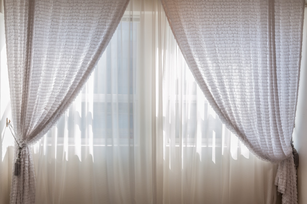 Blinds or Curtains? Which Window Covering Option is the Best for Your